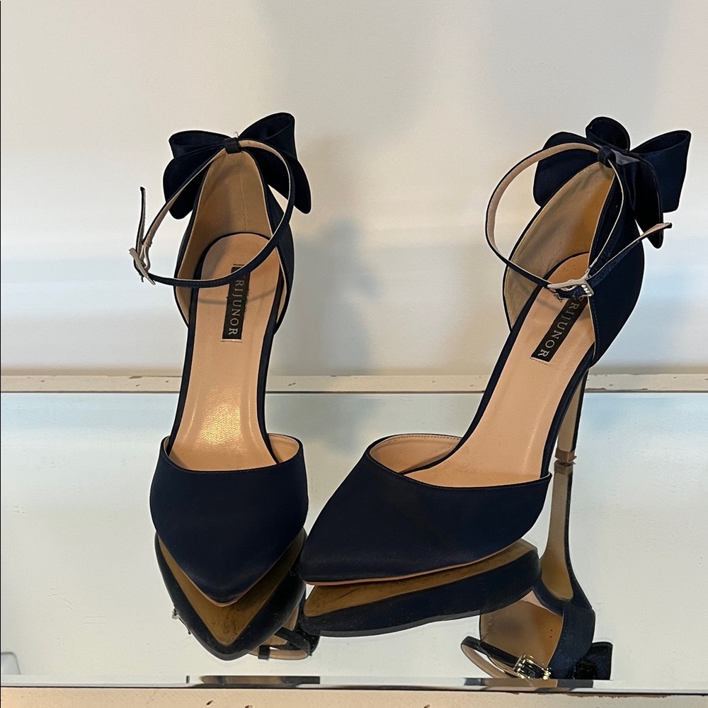 Elegant Navy Heels with Bow by Erijunor
